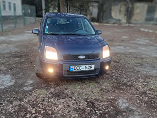 Ford Fusion foto 2