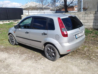 Ford Fiesta foto 2