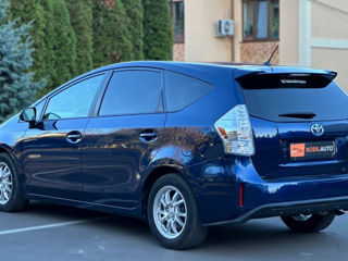 Toyota Prius v foto 6