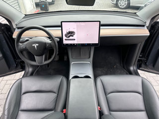 Tesla Model Y foto 8