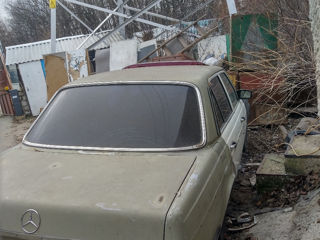 Mercedes Series (W123) foto 2