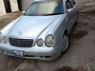 Mercedes E-Class foto 2