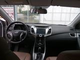 Hyundai Elantra foto 10