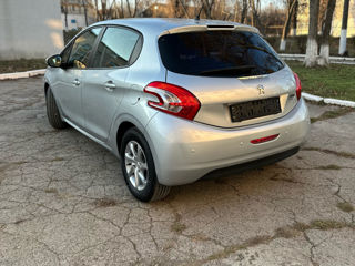 Peugeot 208 foto 3