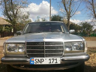 Mercedes Series (W123) foto 1