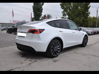 Tesla Model Y foto 3