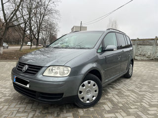 Volkswagen Touran foto 3