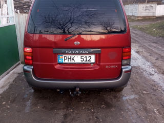 Nissan Serena foto 2