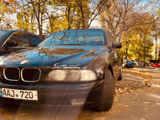 BMW 5 Series foto 2