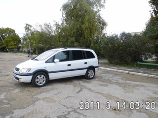 Opel Zafira foto 1