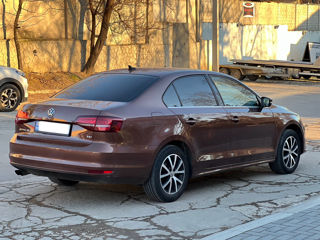 Volkswagen Jetta foto 2