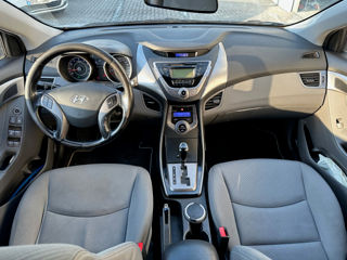 Hyundai Elantra foto 10