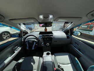 Toyota Prius v foto 7