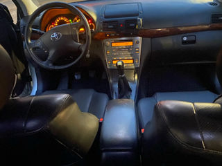 Toyota Avensis foto 9