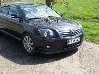 Toyota Avensis foto 1