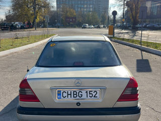 Mercedes C-Class foto 6