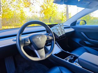 Tesla Model 3 foto 6