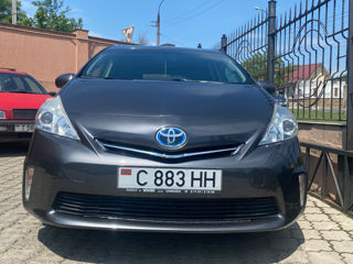 Toyota Prius v