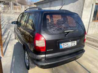 Opel Zafira foto 2