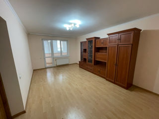 Apartament cu 2 camere, 70 m², Botanica, Chișinău foto 1