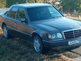 Mercedes Series (W124) foto 1