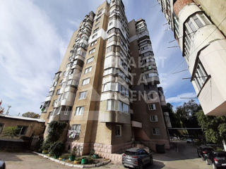 Apartament cu 3 camere, 63 m², Podul Chișinăului, Bălți foto 1