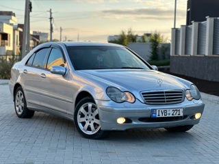 Mercedes C-Class foto 3