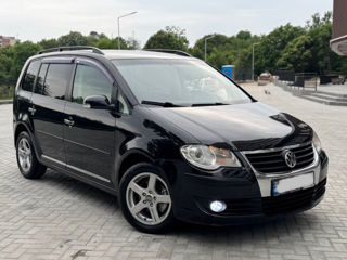 Volkswagen Touran фото 0