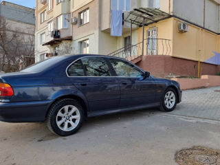 BMW 5 Series foto 2