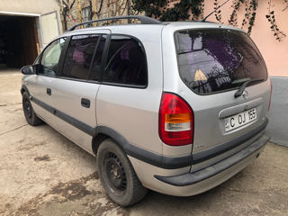 Opel Zafira foto 2