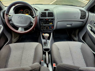 Hyundai Accent foto 8