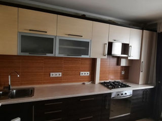 Apartament cu 2 camere, 75 m², Botanica, Chișinău foto 3