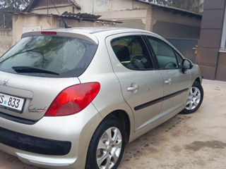 Peugeot 207 foto 2