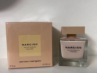 Narciso Rodriguez musc nude foto 1