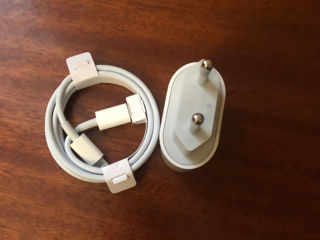 Apple зарядка 20W + кабель.