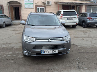 Mitsubishi Outlander foto 2