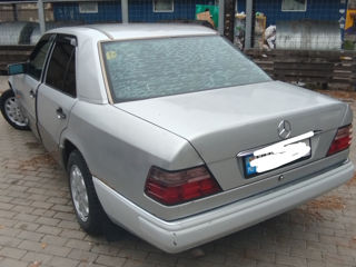 Mercedes E-Class foto 2