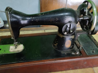 Продам швейную машинку СССР