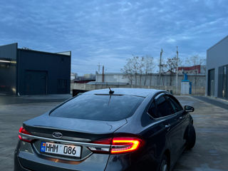 Ford Fusion foto 4