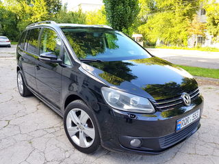 Volkswagen Touran foto 1