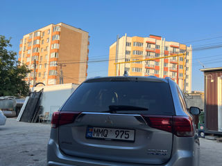 Mitsubishi Outlander foto 3