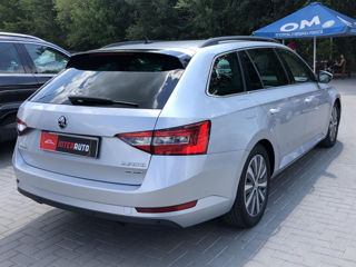 Skoda Superb foto 3