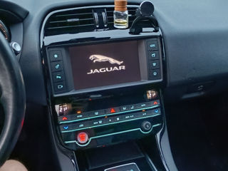 Jaguar XE foto 2