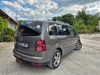 Volkswagen Touran foto 14