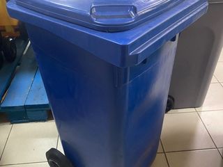Оцинкованные и пластиковые контейнеры / мусорные баки / урны . foto 6