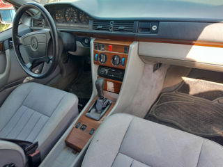 Mercedes Series (W124) foto 2