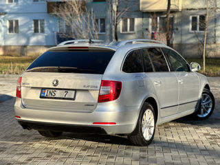 Skoda Superb foto 2