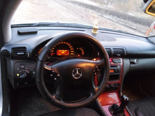 Mercedes C-Class foto 6