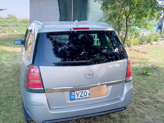 Opel Zafira foto 1