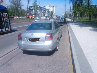 Toyota Avensis foto 4